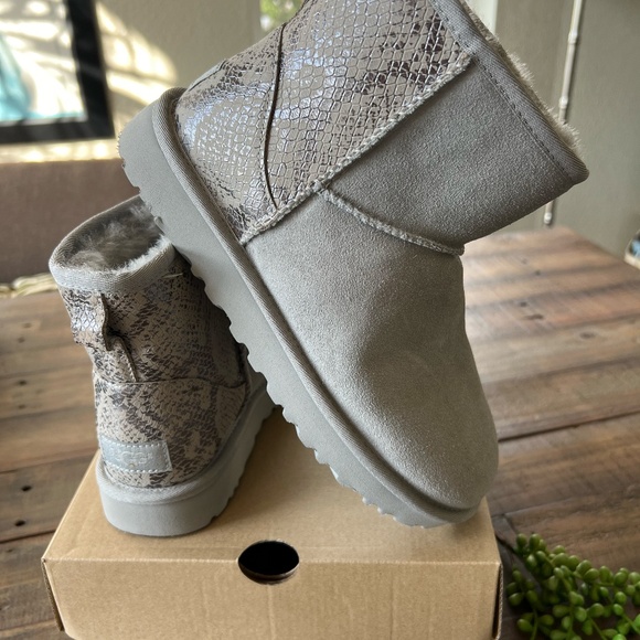 UGG Classic Mini Metallic Snake Silver NIB - Picture 2 of 6